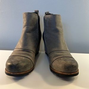 Sorel gray wedge booties size 8.5